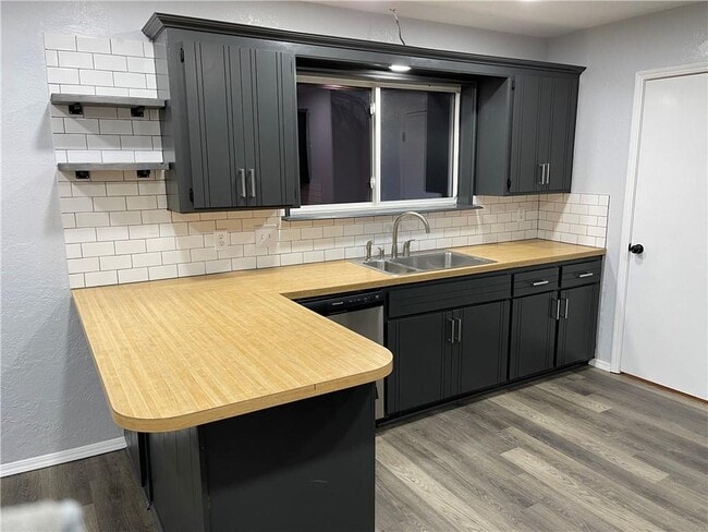 Photo - 11928 SW 7th St