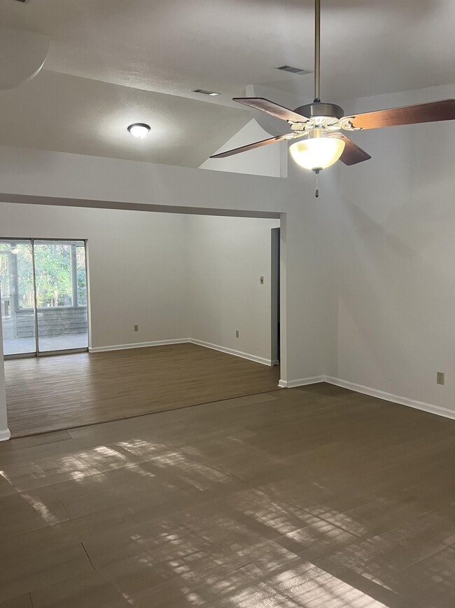2733 Masterson Ln
