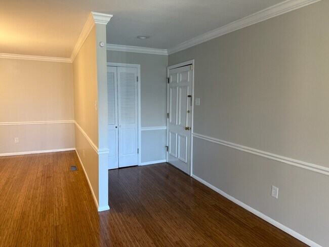 Photo - 10315 Forest Brook Ln Unidad #E