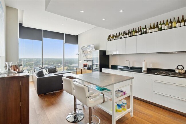 Photo - 210 Lavaca St Unidad 1802