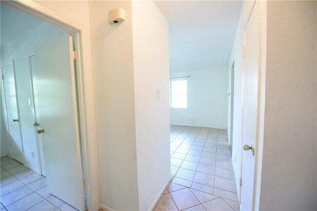 Photo - 1139-1139 Haines Ave Unidad 1137 Haines