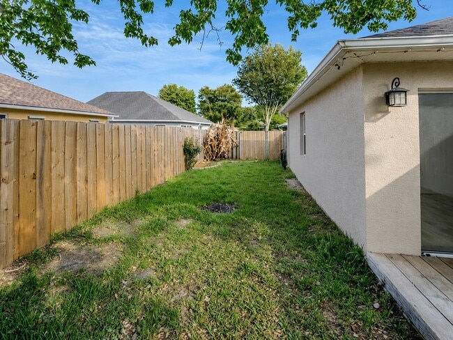 Photo - 405 Island View Cir