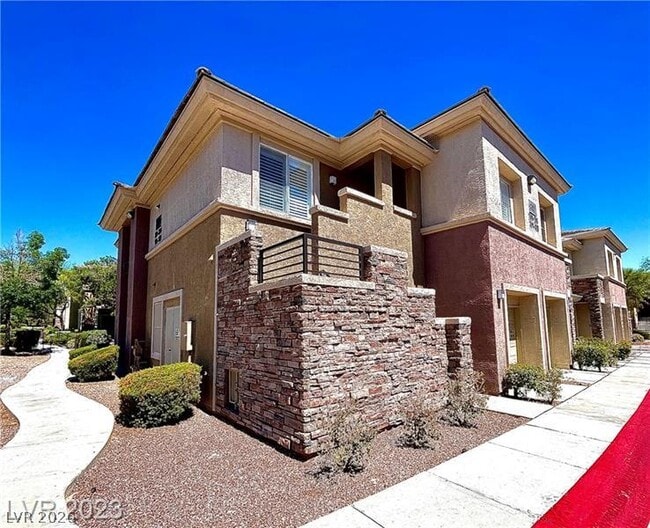 Building Photo - 800 Peachy Canyon Cir Unit 201
