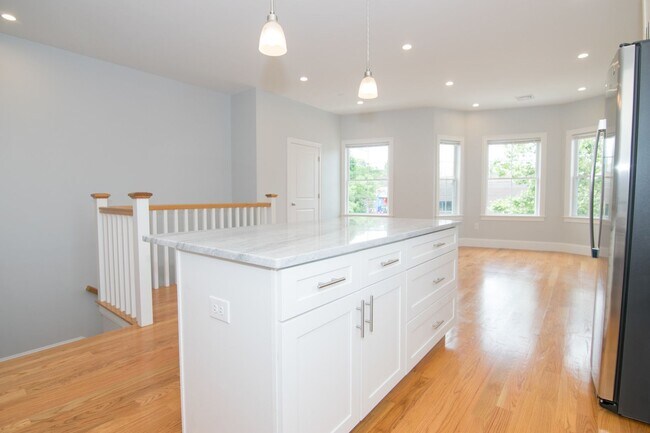 Photo - Central Location, In Unit Laundry, Central Heat/AC, Large Unit, Eat-in Kitchen, Parking for Rent