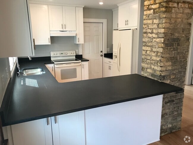 Building Photo - 2377 S Woodward St Unit 2 Rental