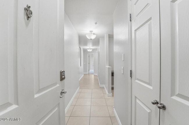 Building Photo - 5350 E Deer Valley Dr Unit 2420