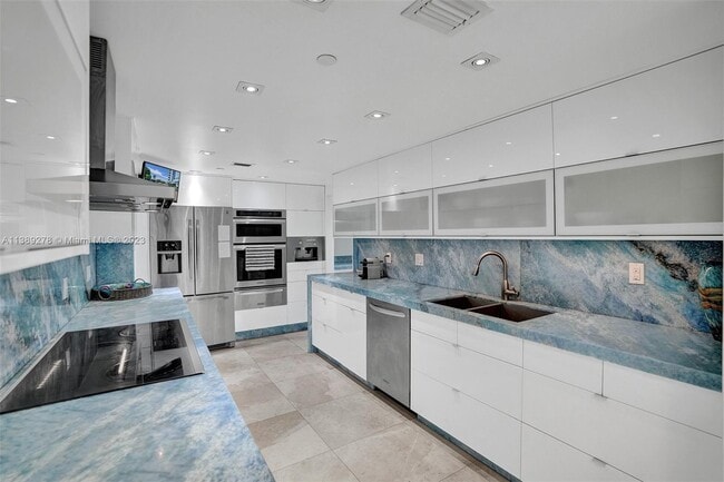 3200 Collins Ave Unit 8