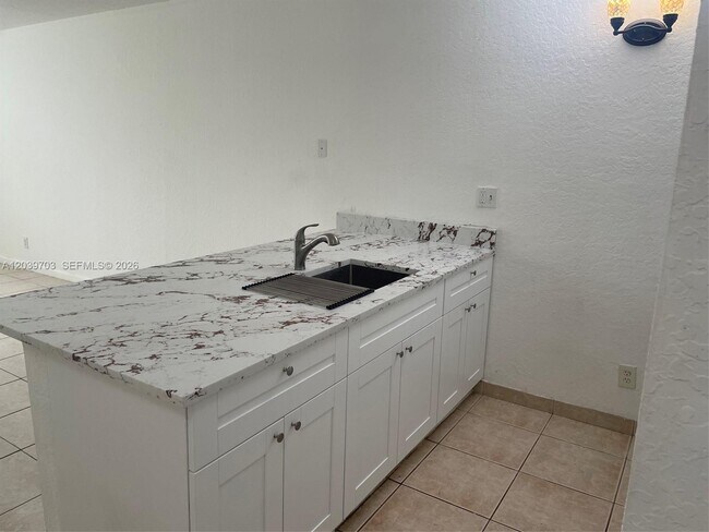 Photo - 2401 Riverside Dr Unidad 203-B