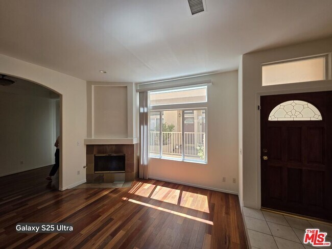 5242 Vesper Ave Unidad 8