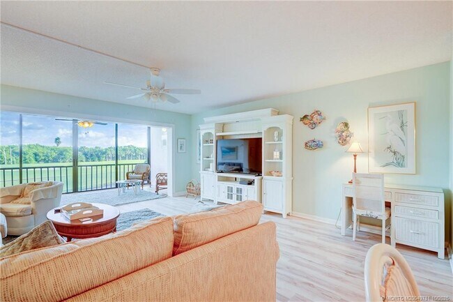 Photo - 5532 NE Gulfstream Way