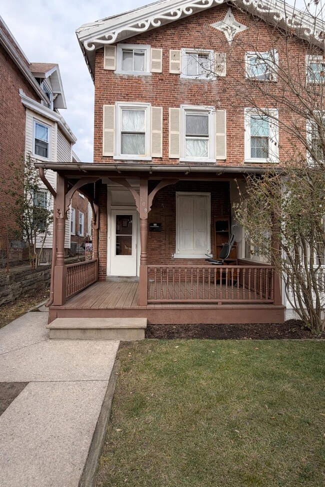 Photo - 709 W Marshall St