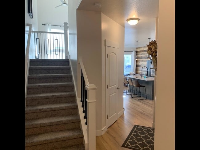 Photo - 271 W 590 N