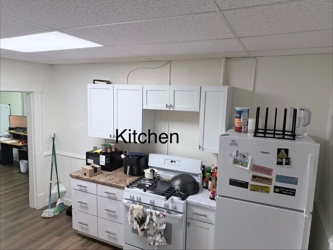 Building Photo - 10 E 5th St Unit 1