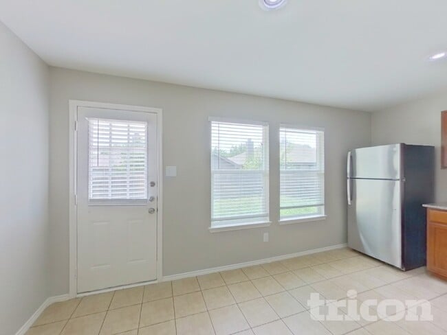 Photo - 429 Sandy Creek Dr