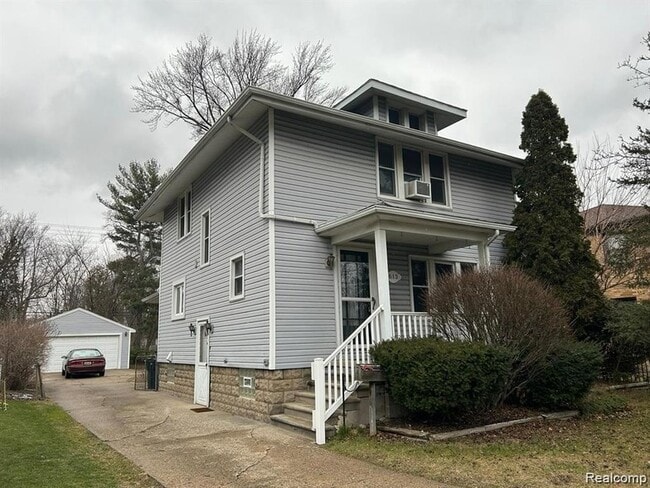 Photo - 613 E Lincoln Ave