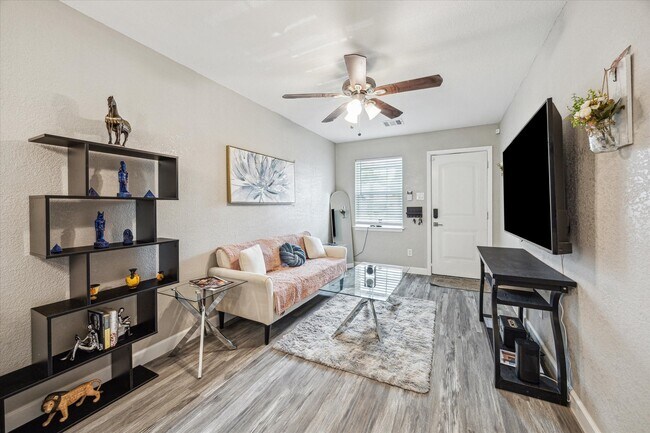 Photo - 1212 Shelby St