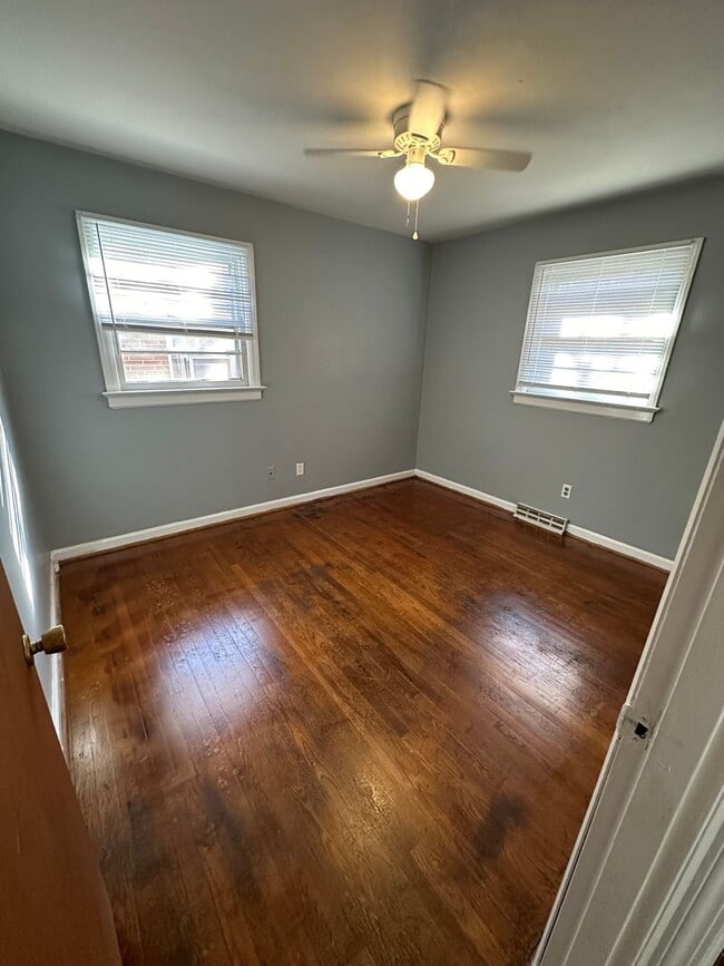 3 bedroom house in Fulton Hill! Laundry, C... Rental House Rental in