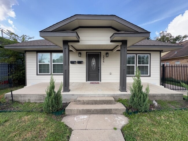 Building Photo - 224 Everton St