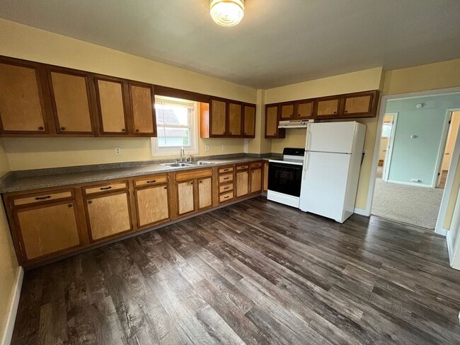 Photo - 17 N 62nd Ave W
