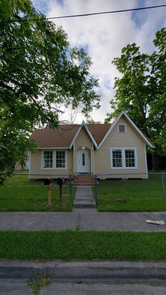 4 bed / 2 bath / 2 car garage (3rd bay is for garage apartment n)
