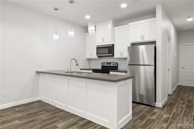 Photo - 29 Violet Ave W Unit 3