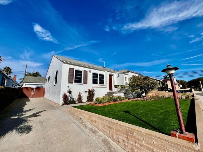 Building Photo - Beautiful 3B 2BA Home in Pacific Beach w/ ...