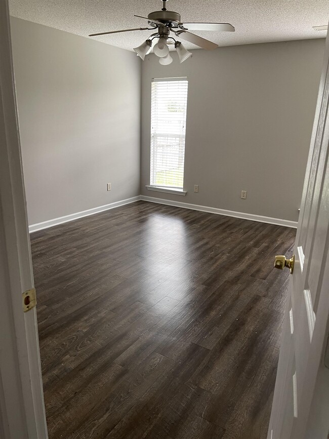 Photo - 2532 Boxford Ln