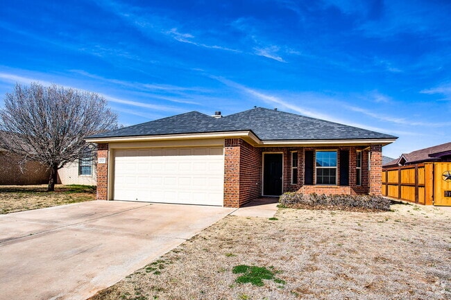 Building Photo - Nicely Updated 3/2/2! Rental