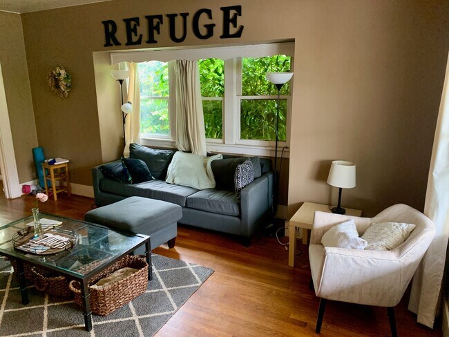 Photo - Stunning 6 Bed, 2 Bath House with Front Porch and Backyard a few Steps Away from OSU Campus!