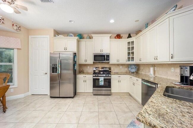 Photo - 443 11th Square SW