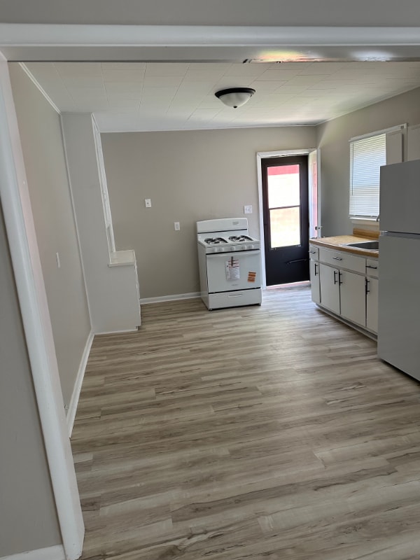 Photo - 214 N Main St