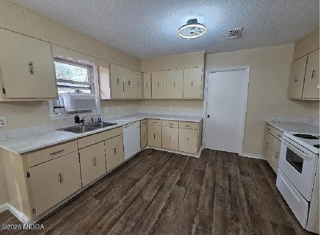 Photo - 2412 Shea Dr