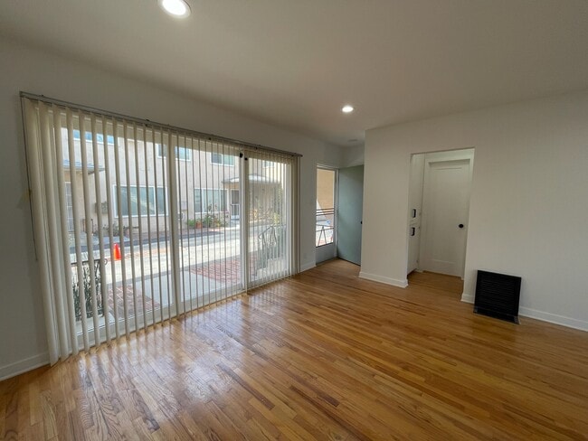 Living room - 14333 Albers St Unit 2