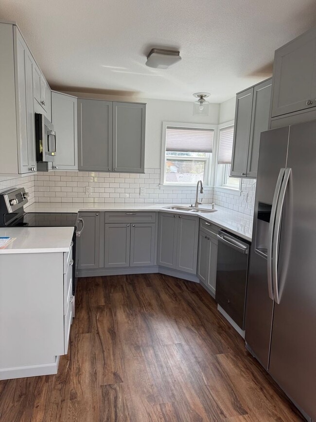 Building Photo - Beautiful newly renovated home on the hill...