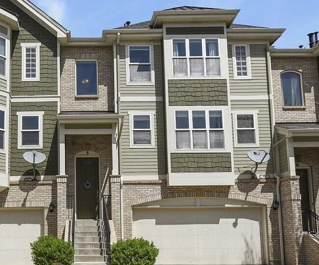 Building Photo - Spacious 4BR Townhome in Denver