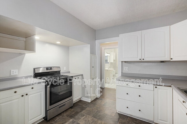 Photo - 346 Quimby St NE