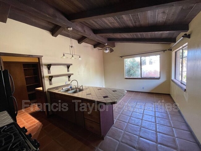 Photo - 3043 Bernardo Ave