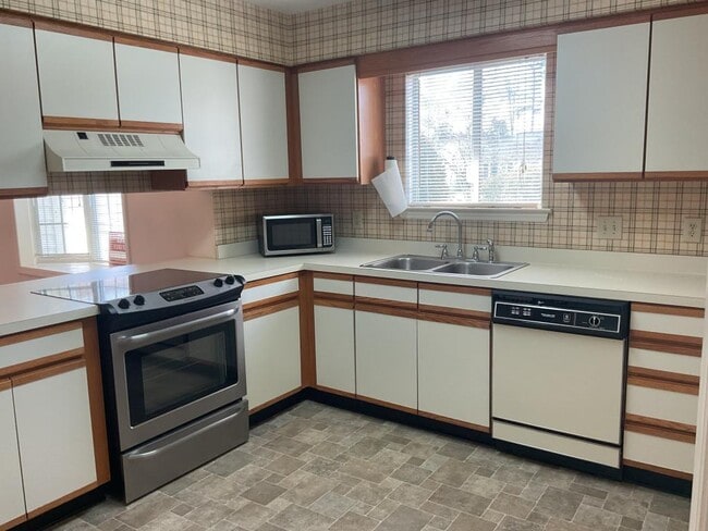 Photo - 604 Gleneagles Dr