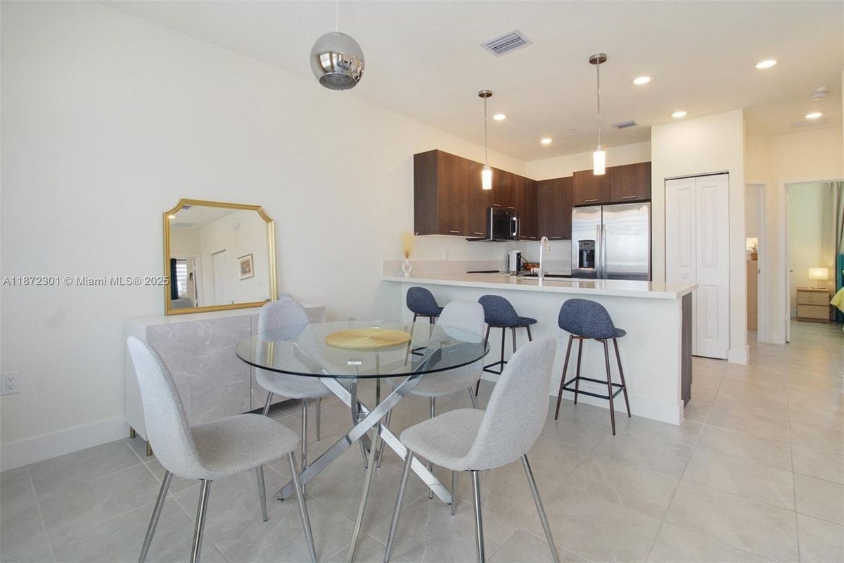 Photo - 10300 NW 66th St