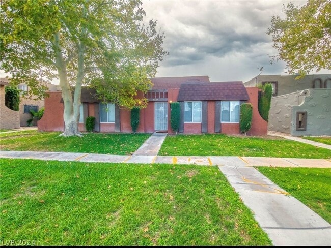 Building Photo - Fully furnished!