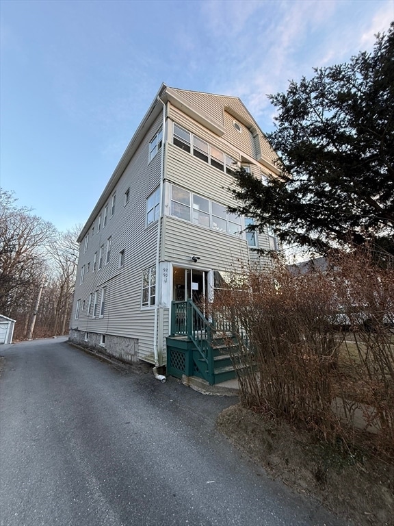 Building Photo - 92 Stanton St Unit 3