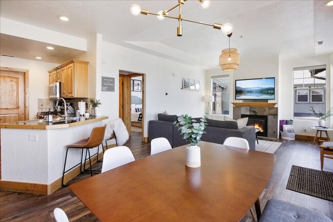 Redstone Condo with A/C and 1 Car Garage - Redstone Condo with A/C and 1 Car Garage Unidad E