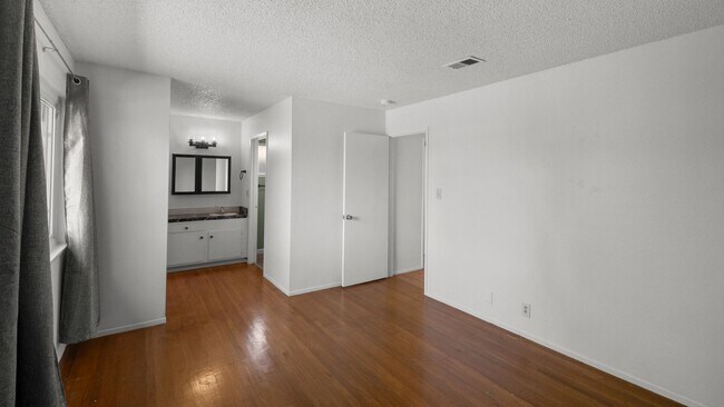 Photo - 3bed/2bath home available now!