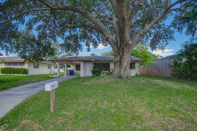 Building Photo - 2710 Marshall Dr Rental
