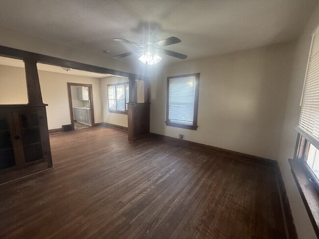 Photo - 2824 Des Moines St