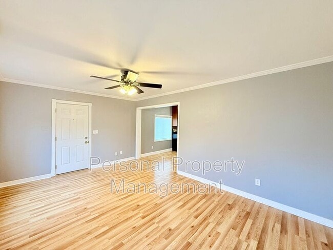 Photo - 715 W 19th St