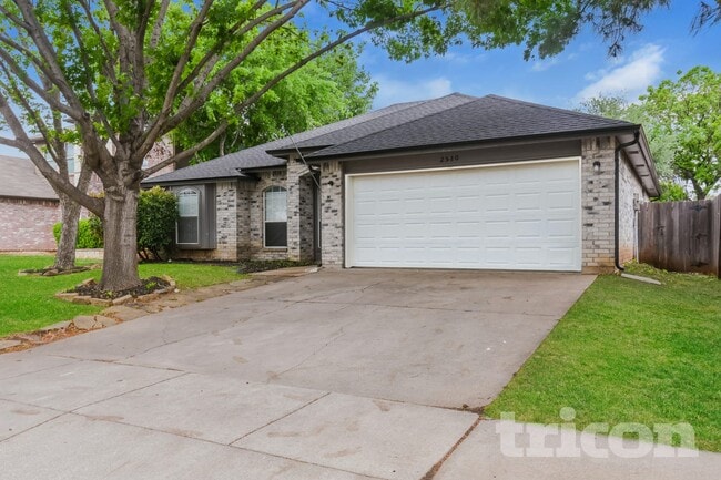 Building Photo - 2520 Clovermeadow Dr