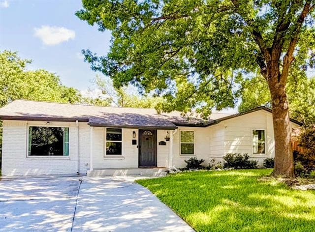 Building Photo - 2227 Cambridge Dr