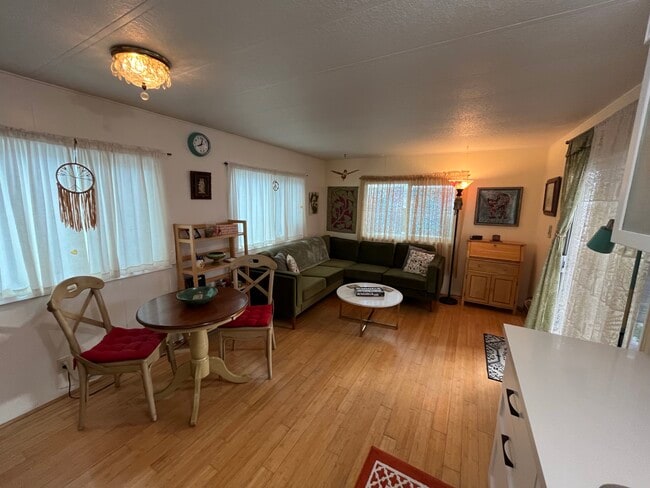 Photo - 159 Diana St