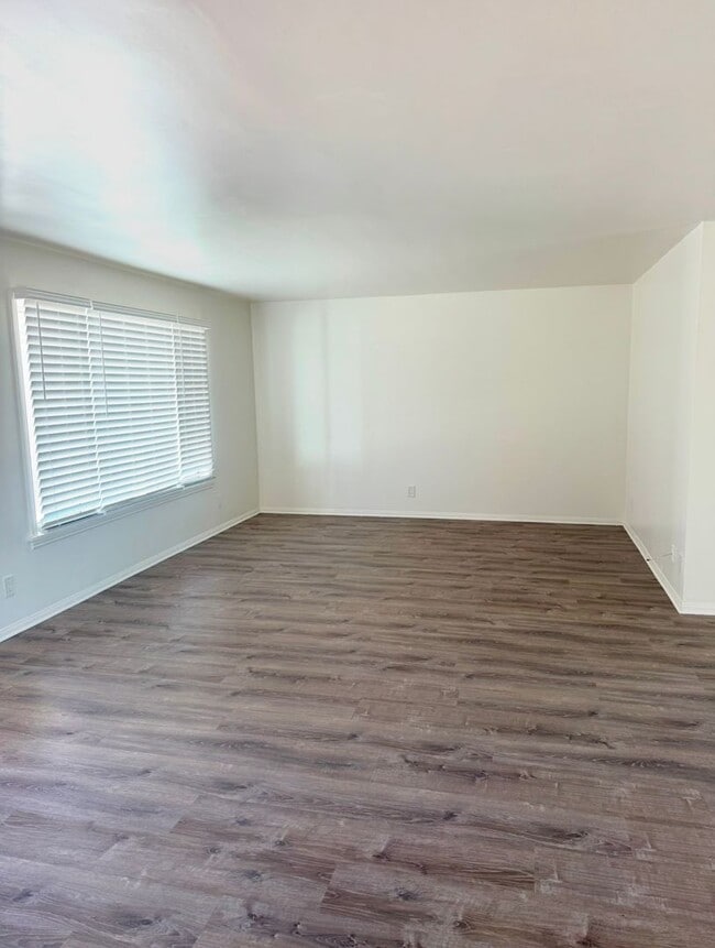 Photo - Stunning 4 Bedroom, 2 Bathroom House